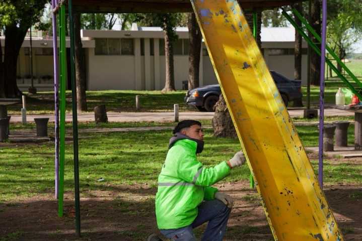 Pintaron juegos en el parque Mulitas