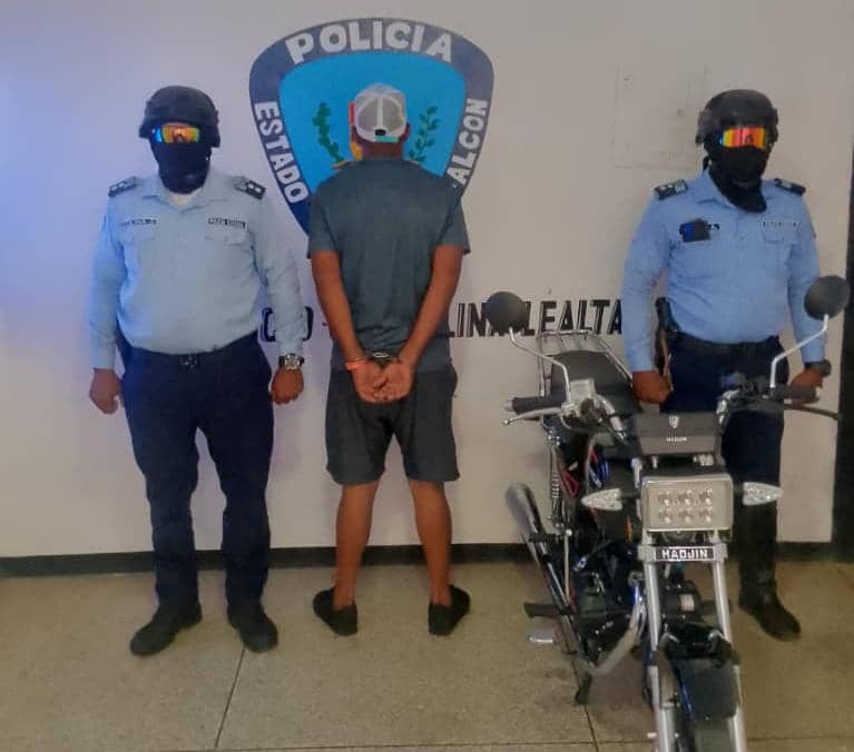 Arresto explosivo en La Vela: Hombre desafía a la autoridad y ultraja a un funcionario
