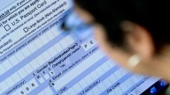 Gobierno de Trump pide a la Corte Suprema limitar opción de marcador de género en pasaportes de personas trans y no binarias