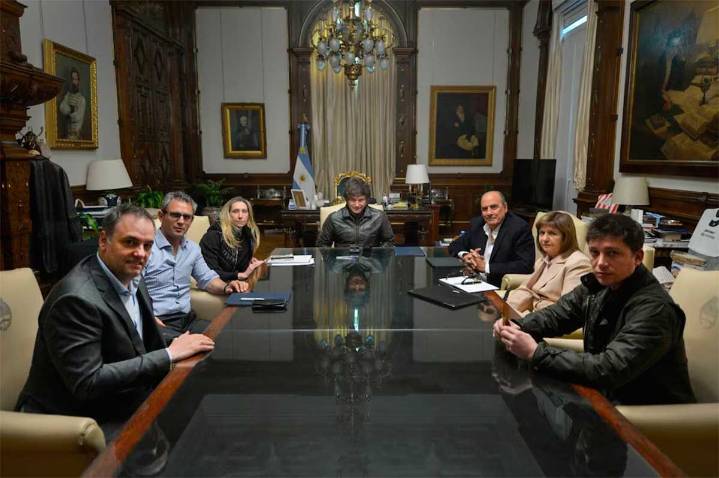 El mensaje de la mesa política del Gobierno tras su primera reunión: “Vamos a defender el proyecto con uñas y dientes”