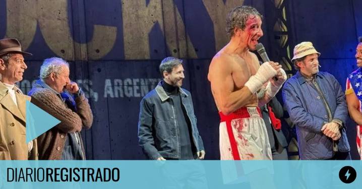 Messi fue a ver a Nico Vázquez al teatro y las redes se llenaron de memes y teorías