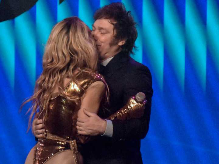 En el peor momento del Gobierno, Milei planea un viaje a EEUU para verse con Fátima Florez