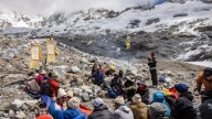 Rogativa religiosa para evitar la muerte del primer glaciar de Nepal