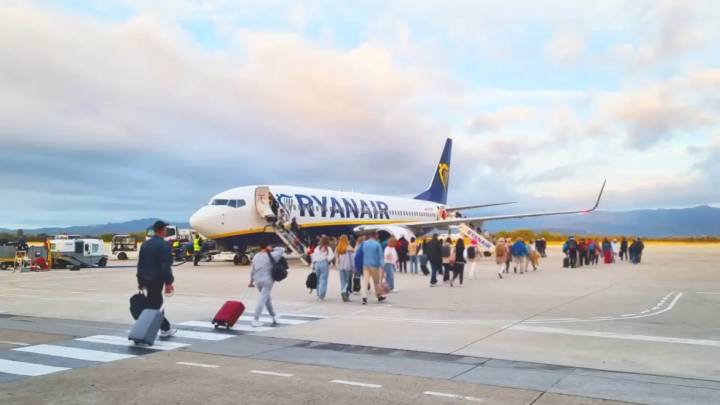 El mensaje de Ryanair a los viajeros que usen maletas de color negro: "Son el 99,9%"