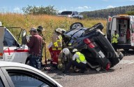 Volcadura en la Cuauhtémoc-Chihuahua deja un hombre atrapado