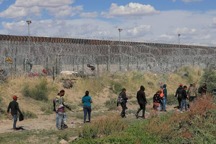 USCIS da más poder a sus agentes, podrán arrestar y portar armas