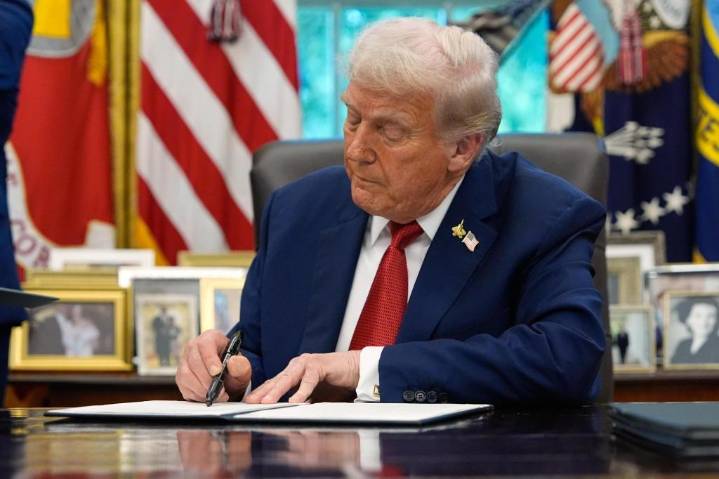 Trump orders crackdown on ‘left