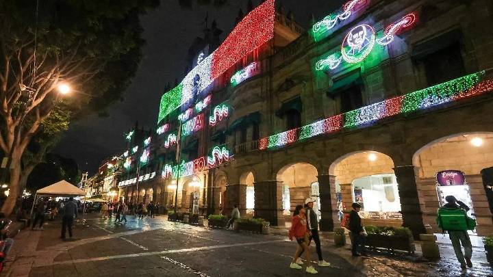 Fiestas patrias: el centro de Puebla se ilumina de verde, blanco y rojo para celebrar la Independencia de México