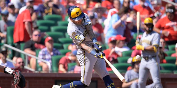 Brewers clinch NL Central despite 5-1 loss to Herrera and the Cardinals