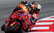 Marc Márquez aprovechó la caída de su hermano Alex y ganó la carrera sprint del GP de Cataluña de MotoGP