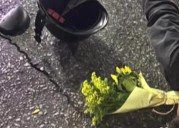 Arrollados dos motorizados mientras hacían delivery de flores amarillas