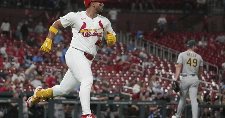 Cardinals' Herrera provides lead, bullpen holds it in win