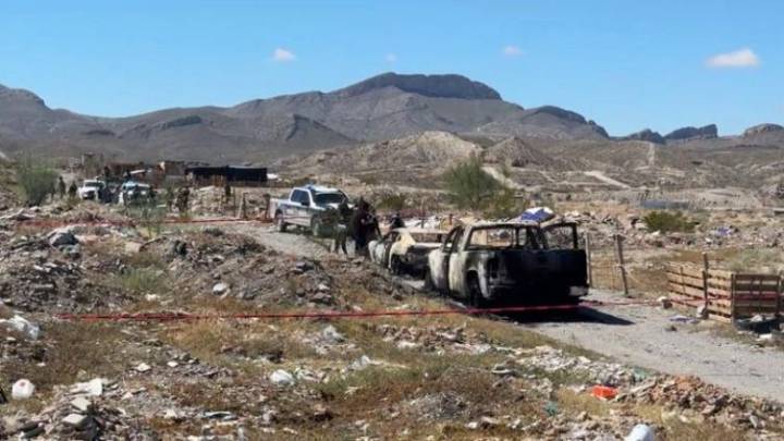 Hallan dos vehículos calcinados con cuerpos dentro en la Juanita Luna