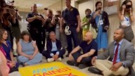 Detienen a 11 políticos y 64 personas en protesta contra el ICE en Nueva York