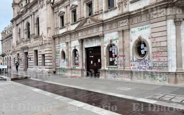 Así amaneció hoy la Presidencia Municipal