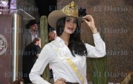 Coronan a Azul Portillo como Reina de Expogan Chihuahua 2025