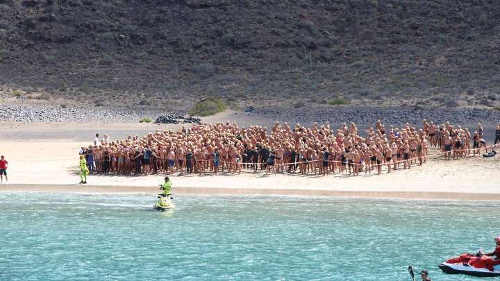 Álvaro Cabrera y Natalia Sasu triunfan en la XXIX Travesía a Nado “El Río” entre Lanzarote y La Graciosa