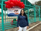 Regidora Myrna Monge da la bienvenida a estudiantes de la Escuela Oficial 24 de febrero