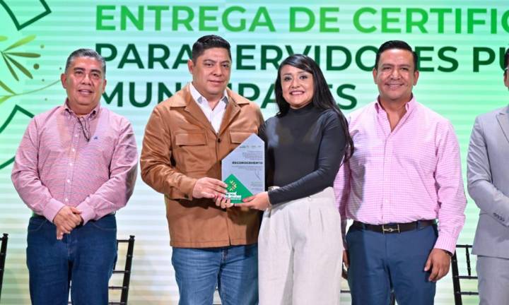 Ricardo Gallardo respalda el trabajo de la presidenta concejal de Villa de Pozos
