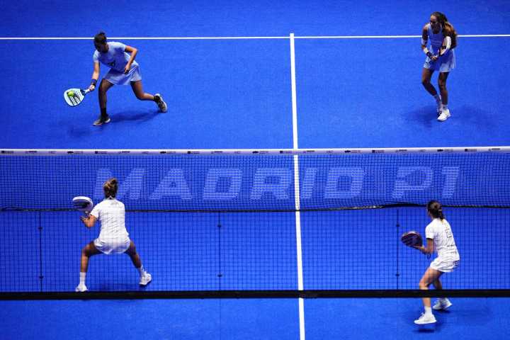 Bea González y Claudia Fernández ganan en Madrid con una gran remontada