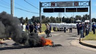 Trabajadores despedidos de ILVA cortan los accesos al Parque Industrial Pilar