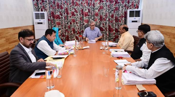 Cabinet of Compliments: Ministers’ mutual admiration masterclass