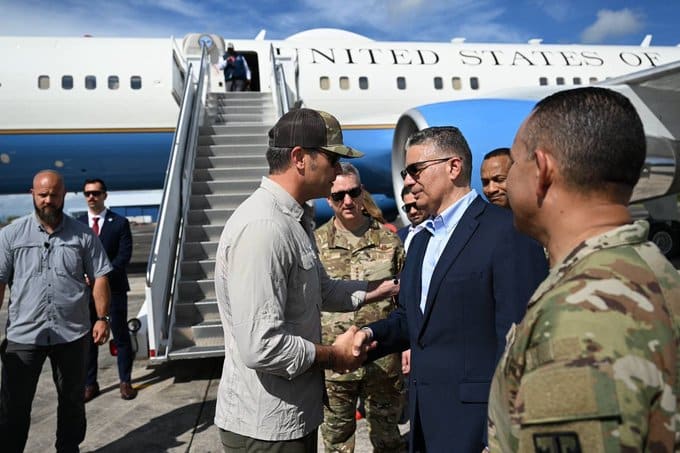 Secretario de Guerra de EE UU visita Puerto Rico en medio de tensiones con Venezuela