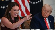 Trump prometió usar parte del dinero de los aranceles para ayudar a los agricultores