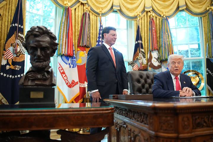 'It's Crooked': New White House Sculpture Draws Attention, But Fans Zoom In on What Trump Placed Beside It to Feed His Vanity