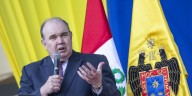 Tren Lima-Chosica: Rafael López Aliaga exige nuevamente destituir al ministro César Sandoval por “incapaz” y operador de Acuña