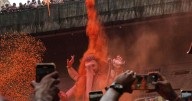 Photos show Indians marking final day of Ganesh Chaturthi that ends with sea immersion
