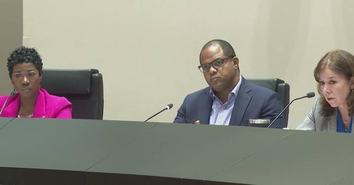 Dallas City Council to vote on $5.2 billion budget with reduced tax rate, library closure