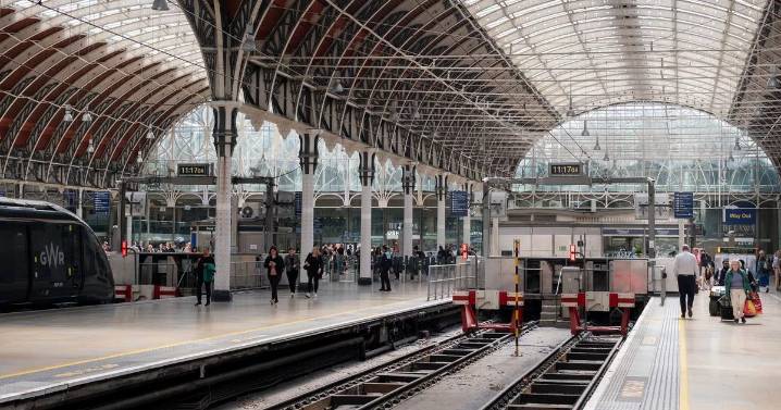 London Paddington and Reading trains cancelled as passengers warned 'do not travel'