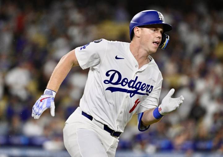Dodgers place Will Smith on injured list with bone bruise in right hand