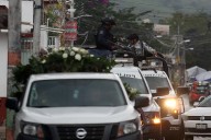 Agentes custodian el funeral de un funcionario asesinado en el estado mexicano de Guerrero