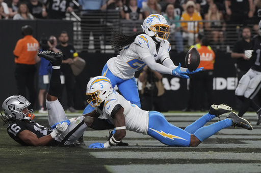 Herbert y una sólida defensiva llevan a Chargers a victoria 20
