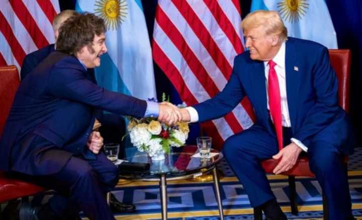 Argentina negocia un préstamo de emergencia con Estados Unidos, anunció el presidente Milei