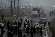 Suben a 13 los decesos por explosión de pipa; hay 17 heridos graves