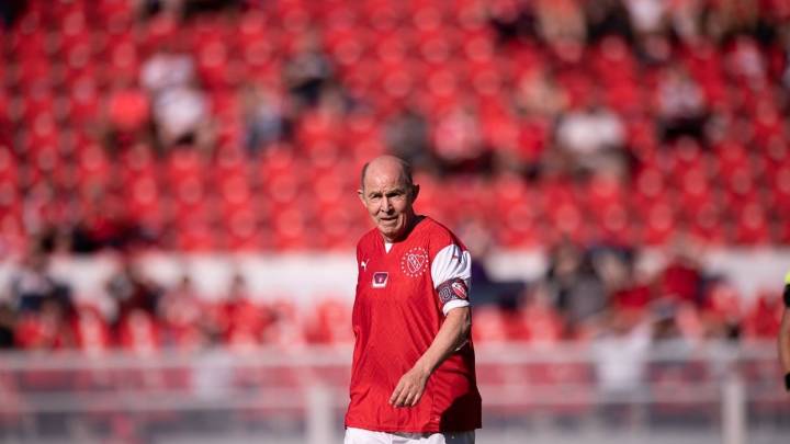 Bochini fue contundente con el plantel de Independiente: "Juegan en el Rojo, tienen que..."