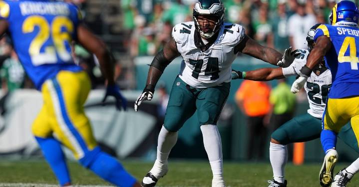 Eagles-Rams snap counts: Benching Matt Pryor for Fred Johnson worked well