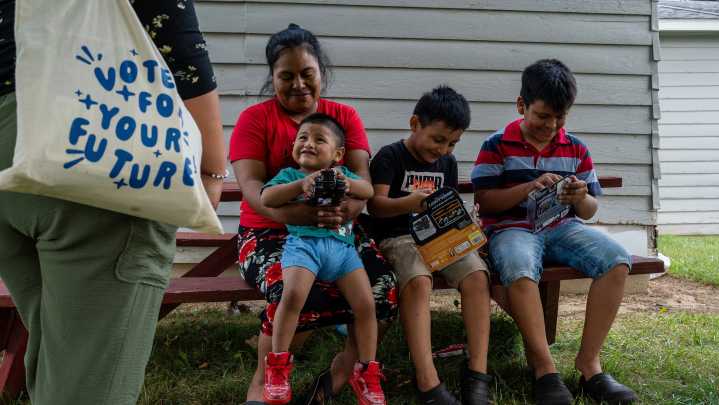 Migrant Legal Aid se esfuerza por llegar a los trabajadores agrícolas de Michigan.