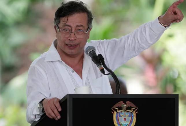 Petro califica como «asesinato» el ataque militar de EU a embarcación en el Caribe; murieron 11 supuestos «narcoterroristas»