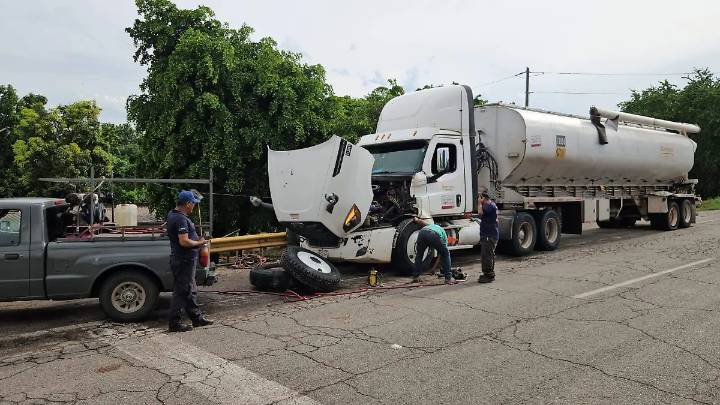 Grupos armados generan narcobloqueos y balaceras en Navolato; no hay víctimas