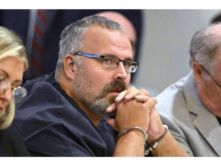 Ex-Ky. sheriff charged in judge death battled jail staff days after