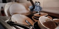 La paradoja de la vida: más del 60% de parejas jóvenes en Lima saltan del nido solo para aterrizar en casa de los suegros