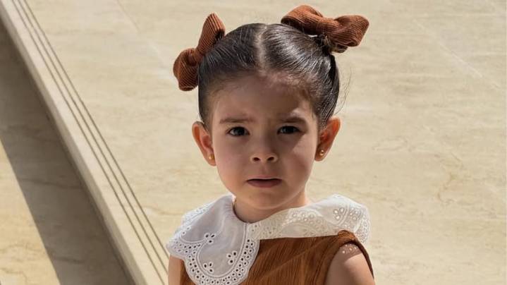 Modelo de ternura: Sarah Burlando posó para su mamá con minilooks de vacaciones