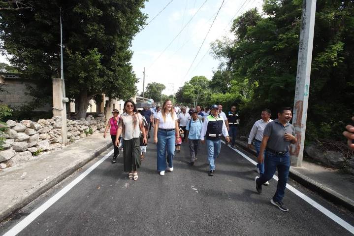 Entrega Ceci Patrón calles nuevas y arranca la construcción de más vialidades en San José Tzal