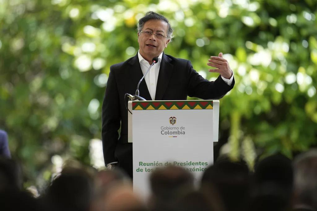 Gobierno colombiano presenta nueva reforma tributaria: grava licor, juegos de azar, renta e iglesias