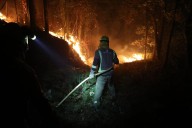 Cinco brigadistas, heridos graves en un incendio en Barreiros (Lugo)