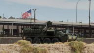 Despliegan cinco tanquetas Stryker en frontera Juárez